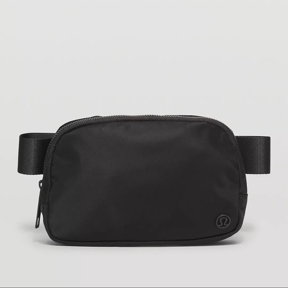 Lululemon Everywhere Belt Bag